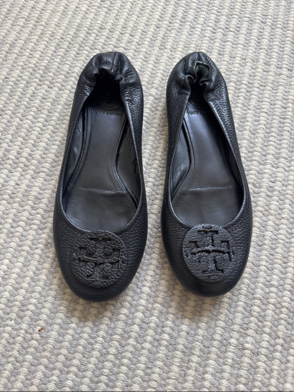 Tory Burch Black Pebbled Leather Logo Round-Toe Ballet Flats